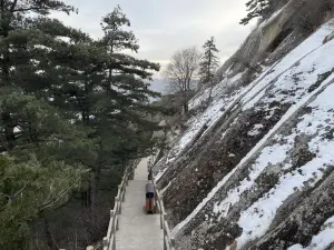 Bizhao Cliff