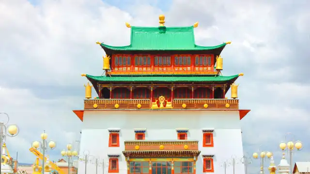 Hotels near Gandantegchinlen Monastery