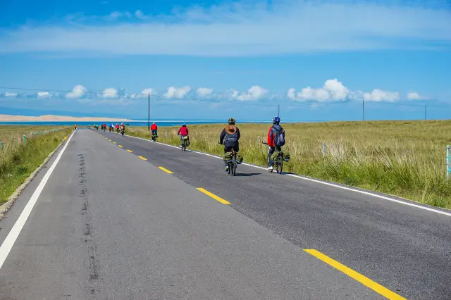 Cycling in Qinghaihu