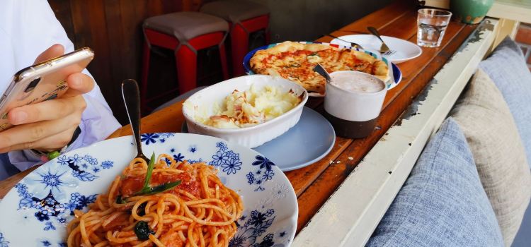 Gather pizza