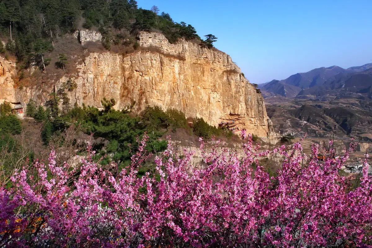 Mount Hengshan (衡山) vs Mount Heng (恒山): Don't Book the Wrong Mountain