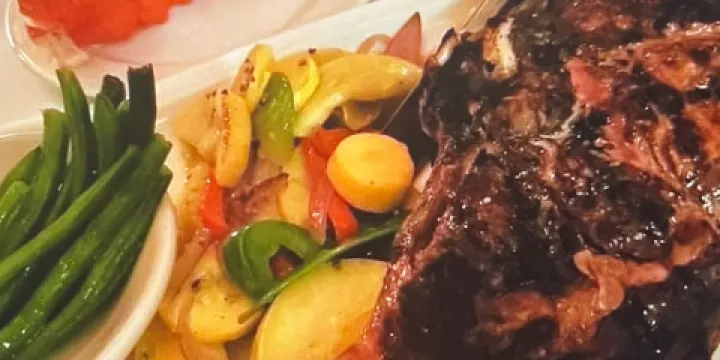 Mallory's Restaurant & Rooftop Bar