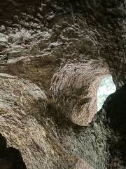 Lianhua Cave