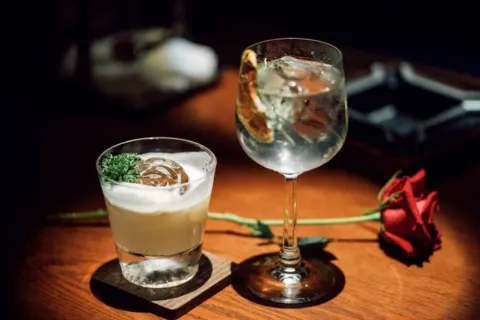 RONG LOUNGE