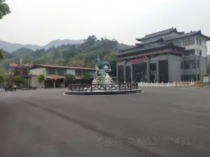 Qinglongdong (East Gate)