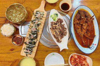 小黄牛朝鲜族特色汤饭馆(长白山店)