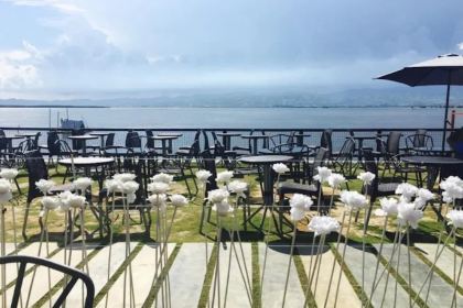 10,000 Roses Cafe & More