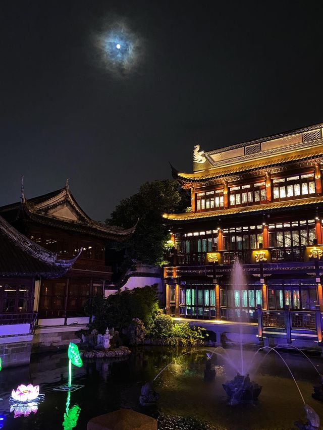 Breathtaking night walks, Yuyuan Garden