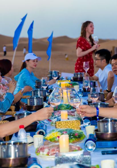 中卫腾格里金沙海沙漠主题火车旅馆餐厅