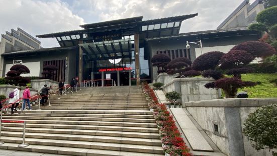 韶山毛泽东故居纪念馆，顾名思义就是在韶山市的韶山冲。纪念馆建