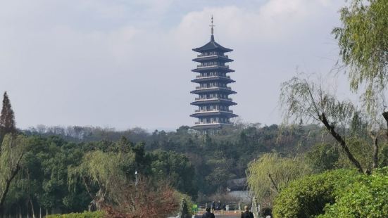 龙背山森林公园，是宜兴市内休闲的好去处，空气好，景色好。如果