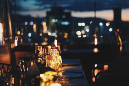 昆明喜舍清欢高空露台设计师酒店(昆明万象城店)·歡BAR·高空泳池威士忌酒廊