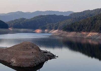 Weiyuan Lake