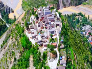 Zhuque Village