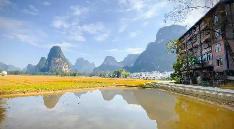 Hotels near Mingshi Village