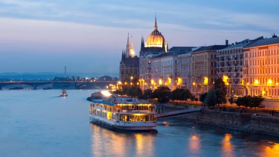 1-Hour Danube River Sightseeing Cruise in Budapest, Hungary (Daytime and Evening departure time Available)