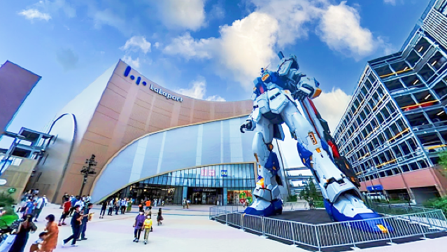Life-Size RX-93ff 𝛎 Gundam Statue