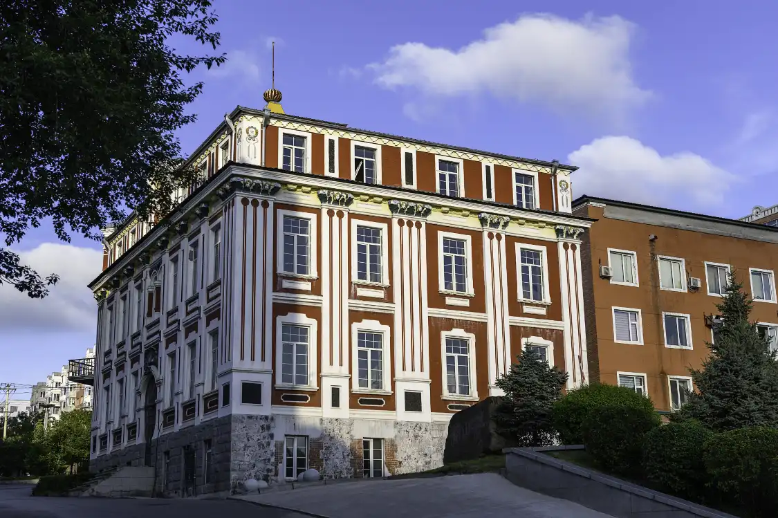 Hotels near Middle East Railway Architectural Complex, Suifen River
