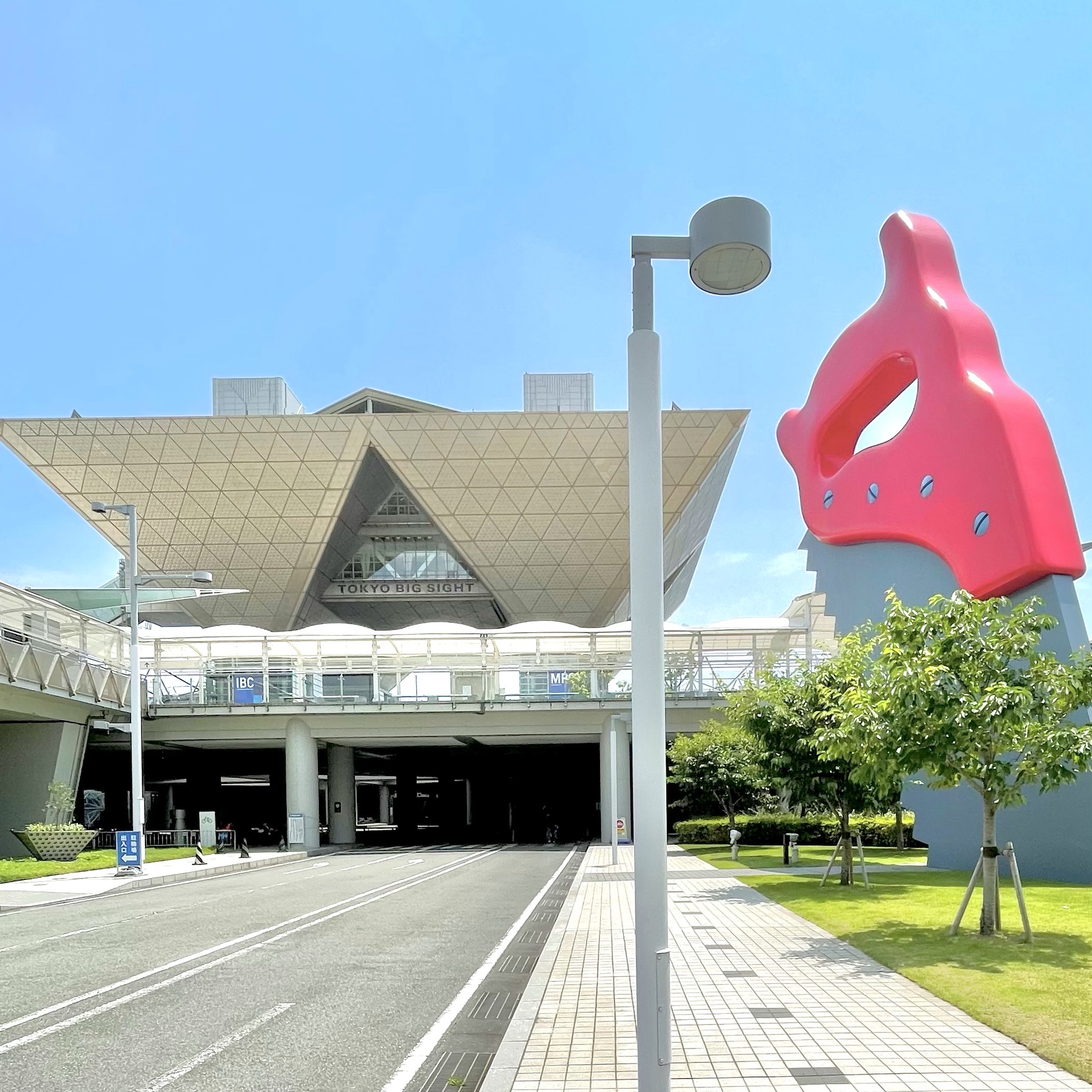 東京ビッグサイトの巨大のこぎり Trip Com 東京の旅のブログ