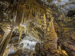 Xionglong Cave