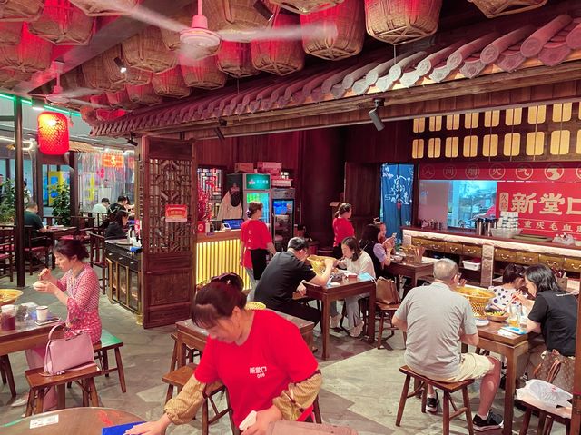 Eating under the light of lanterns 