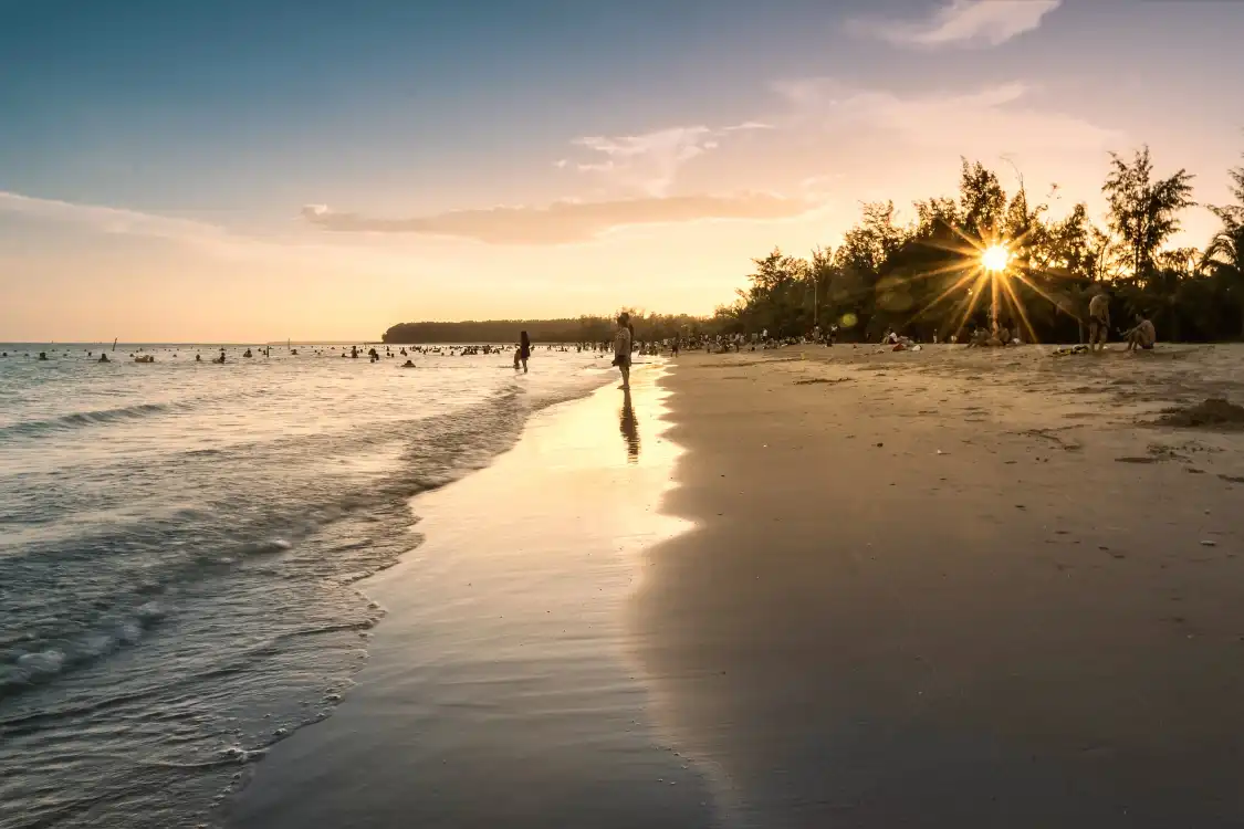 โรงแรมใกล้หาดทรายขาว