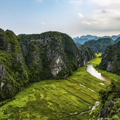 Các khách sạn gần Xã Trường Yên