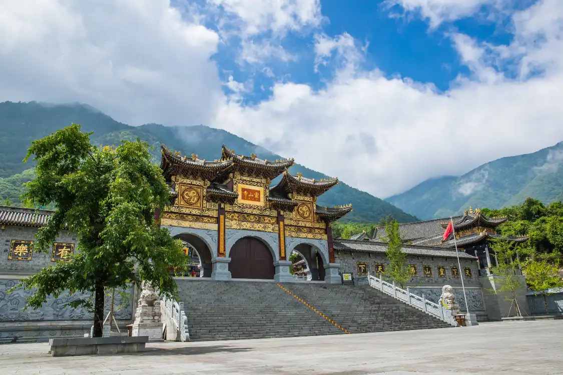 Hotels near Lingshan Scenic Spot