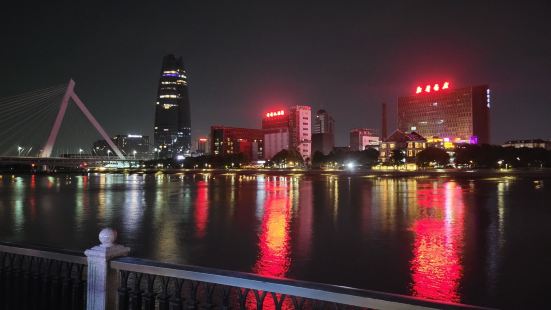三江口是奉化江，姚江和甬江交汇的地方，也是宁波最繁华热闹的地