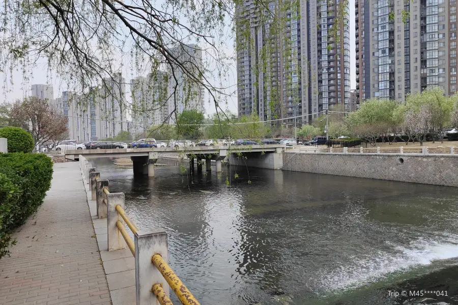 Jiangtai Binhe Park （West Gate）