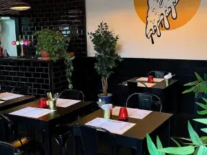 Young Vegans Pizza Shop