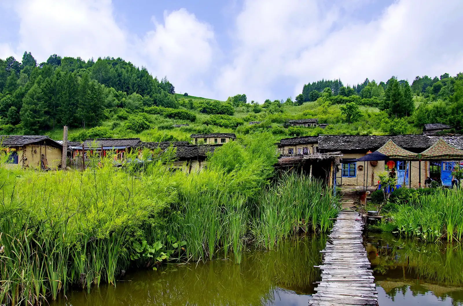 Hotels near Jinjiang Wooden House Village
