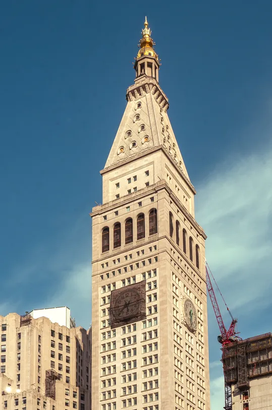 3_Tower Life Building