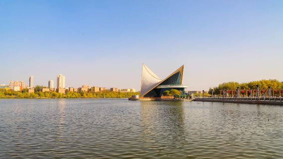 Donghu Park