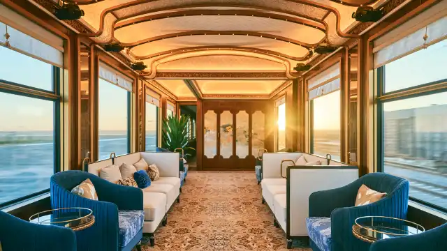 “絲路夢享號”旅遊列車