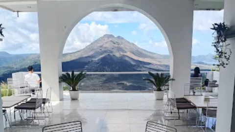 Montana Del Cafe in Bali