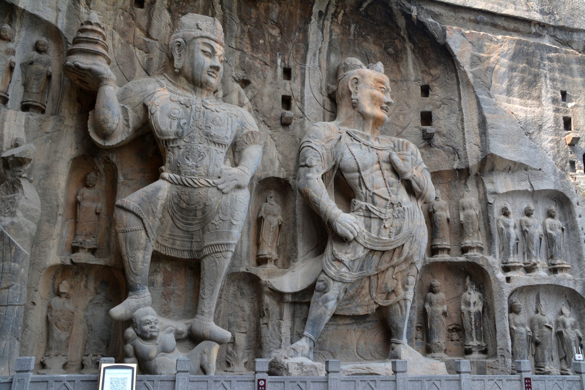 Grutas de Longmen en Luoyang | visita guiada con explicaciones independiente | Grupo individual [tour privado+ entrada| Pedido por persona]