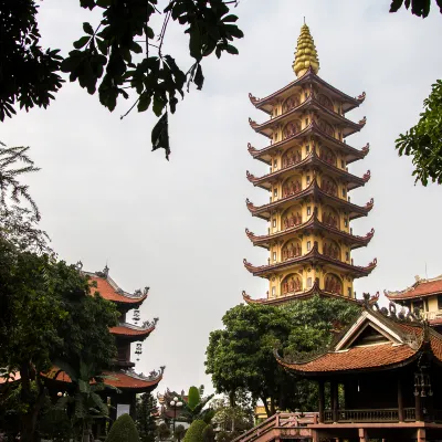 Các khách sạn gần Ngọc Gốm Nhật