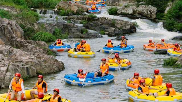 Rafting In The Red Canyon