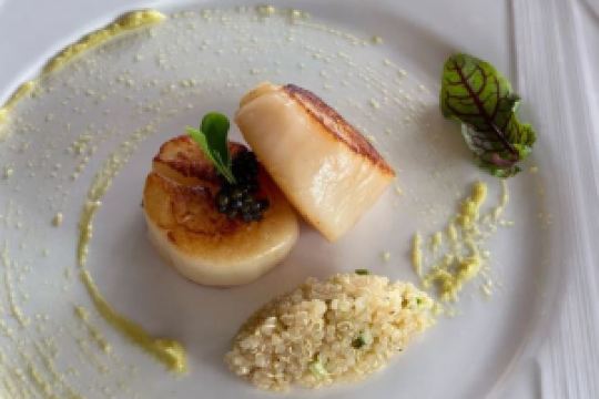 加拿大扇貝和魚子醬