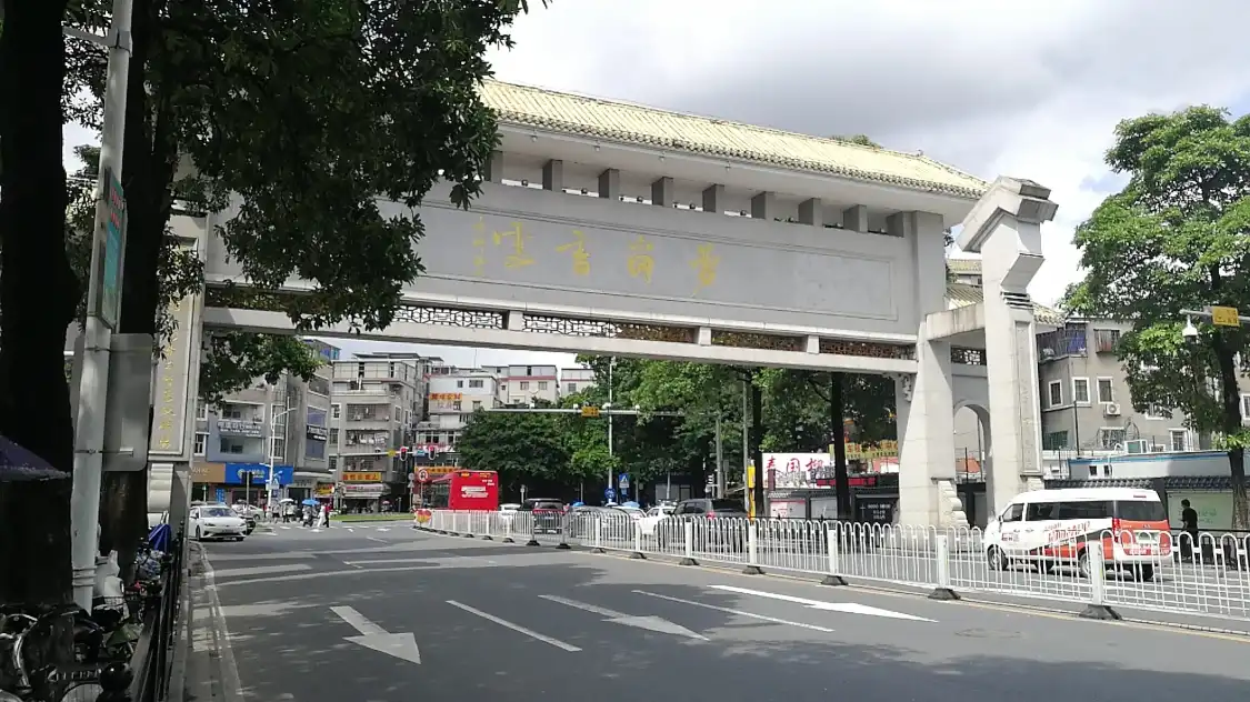 Hotels near Xiangxue Memorial Archway