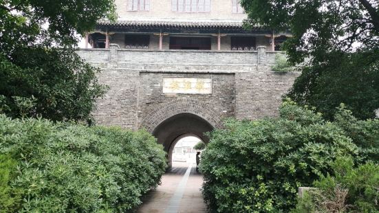 镇淮楼位于江苏淮安古城中心，始建于南宋。 明朝修筑淮安城的时
