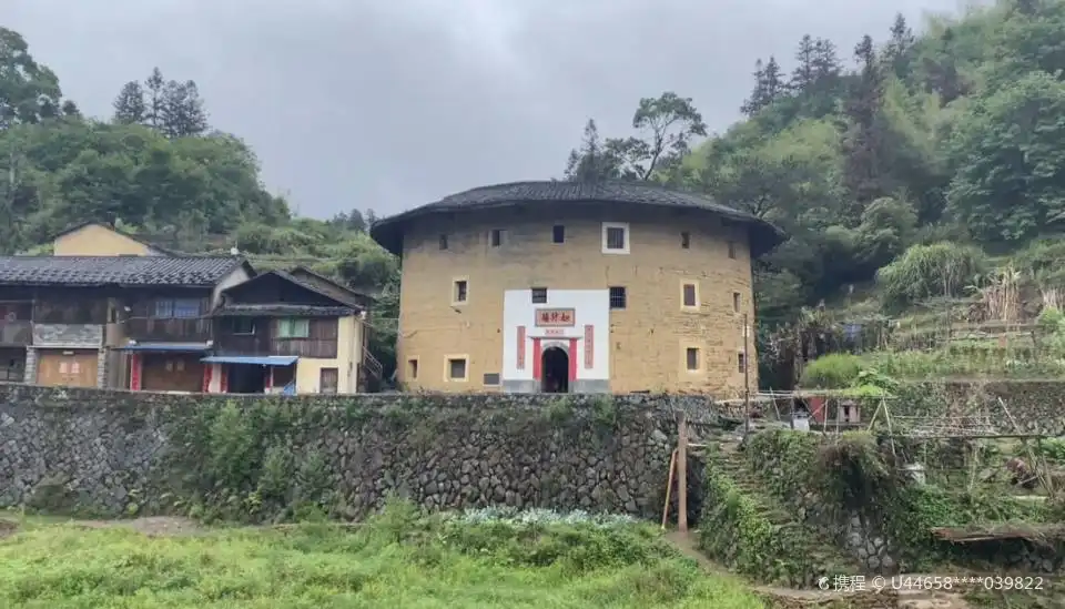 Hotels near Rusheng Earth Building