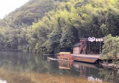 Qianlong Valley, Guniujiang Guanyin Pavilion Scenic Area