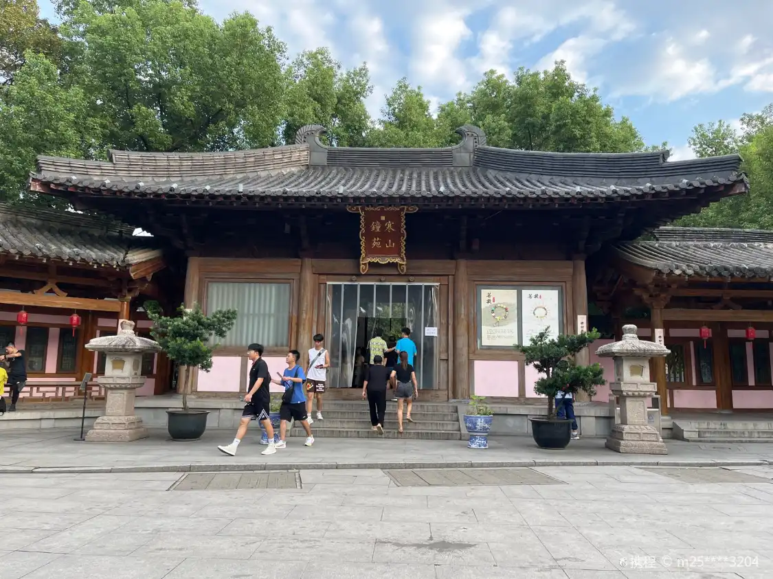 Hotels near Bell Court, Hanshan Temple