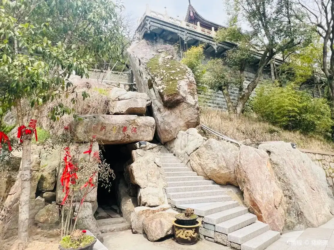 Hotels near Fahua Cave