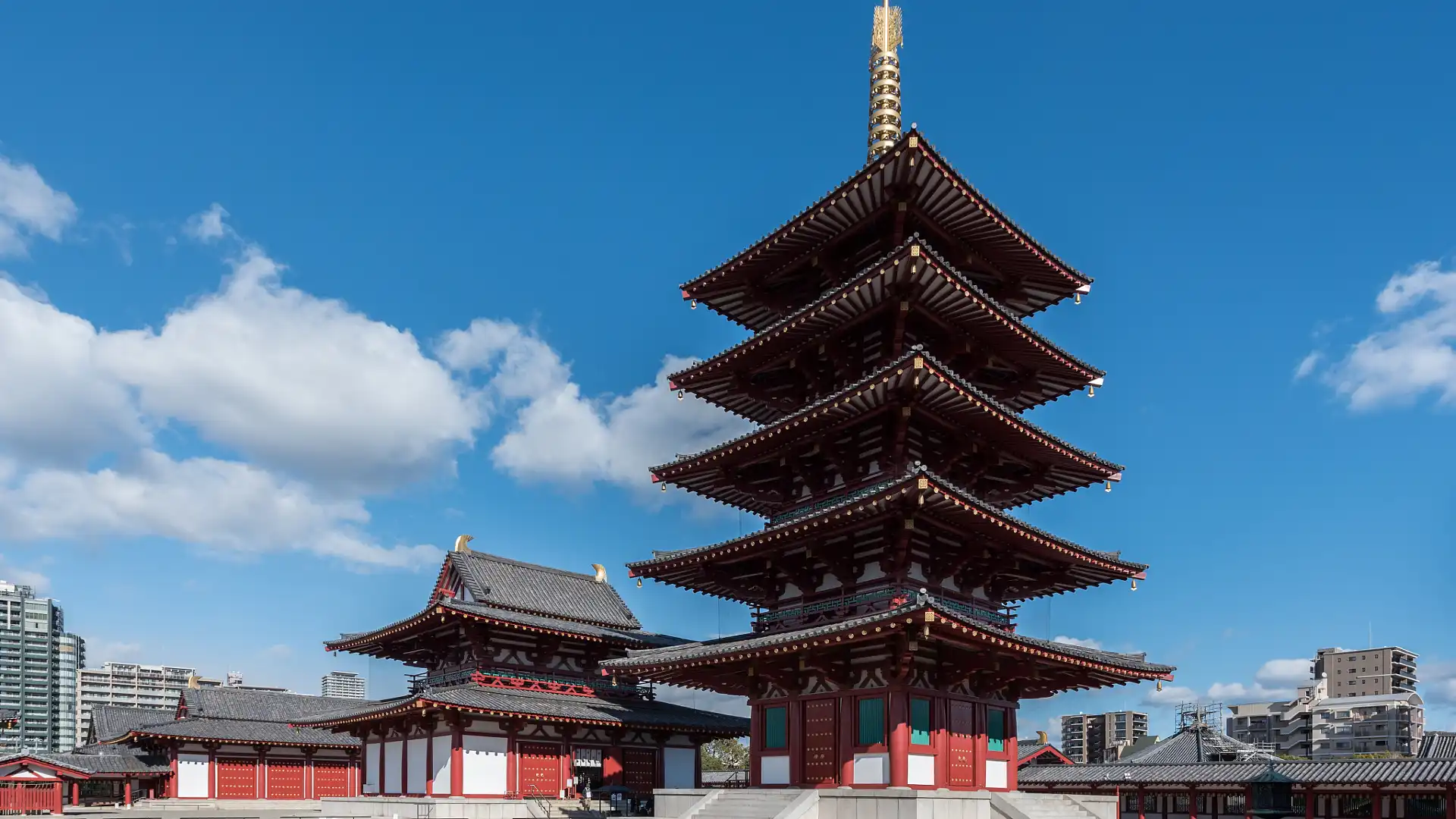Hotels near Shitennō-ji