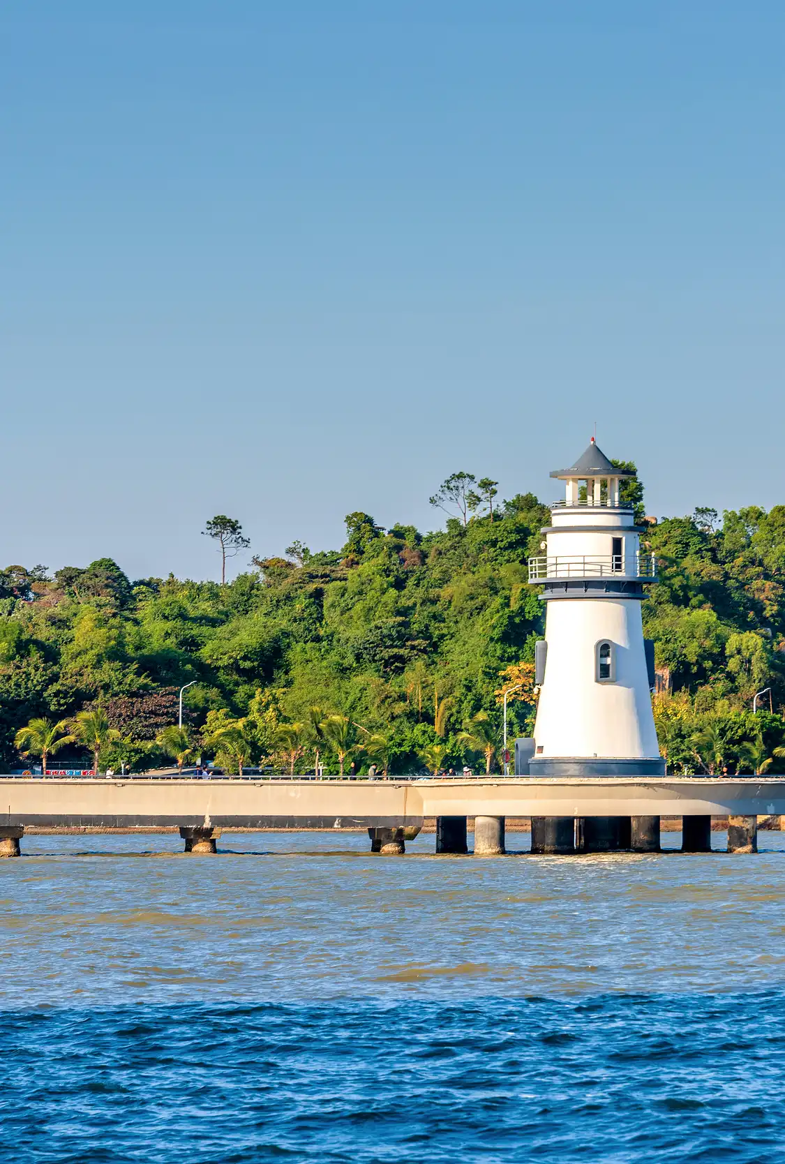 鄰近珠海情侶路海濱浴場的酒店