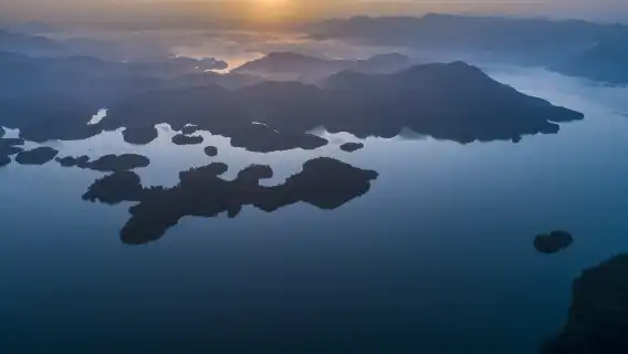 千島湖希爾頓休閒遊艇票+東南湖區黃山尖門票+來回纜車票+希爾頓水上樂園票【小眾線路|休閒體驗】