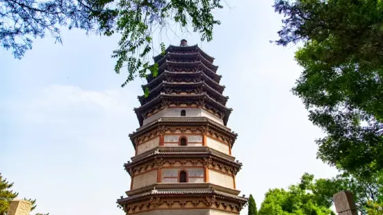 天寧寺凌霄塔是四個塔中最大的，又叫木塔，為八角九級樓閣式。塔